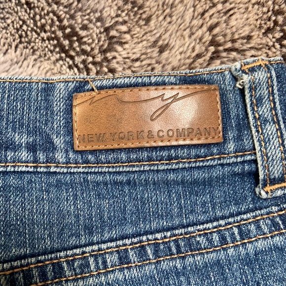 High Waisted New York and Co. Denim Shorts - Picture 2 of 6